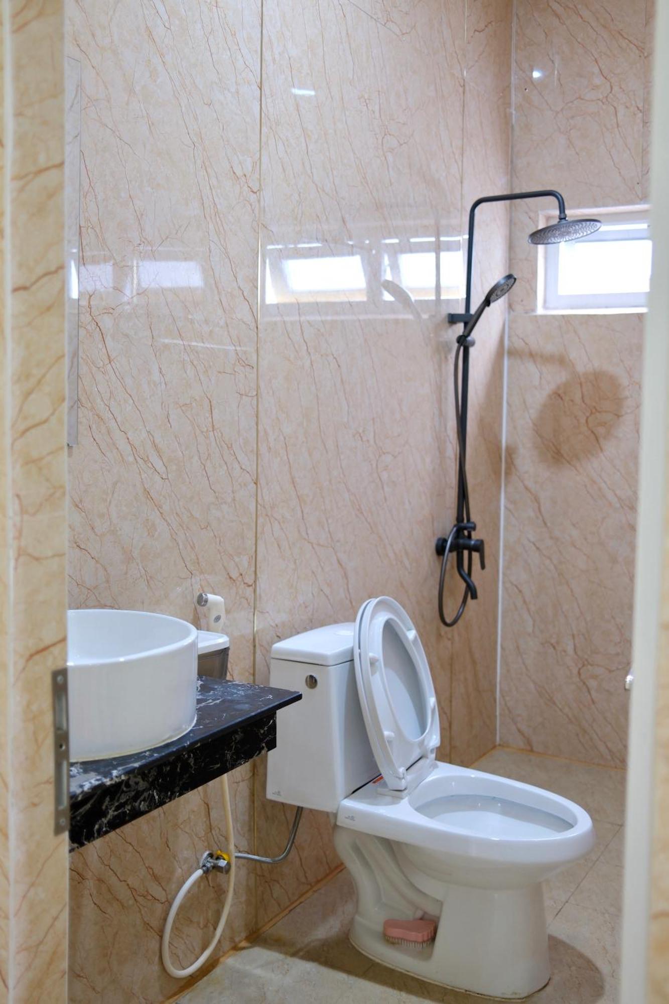 Kim Ngan Hotel Buôn Ma Thuột Exteriör bild